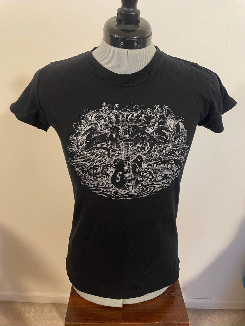 Hurley Guitar Wing Shirt - Small